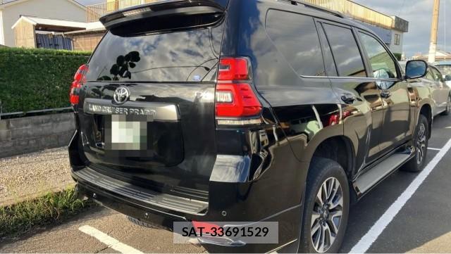 Toyota LAND CRUISER PRADO 2023-10 8282403-12