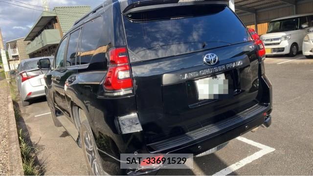 Toyota LAND CRUISER PRADO 2023-10 8282403-13