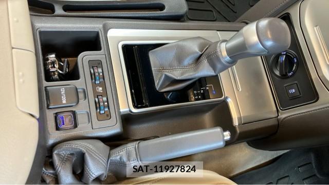 Toyota LAND CRUISER PRADO 2023-09 8282501-14