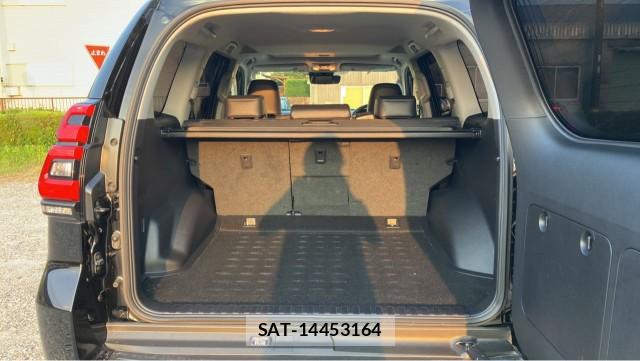 Toyota LAND CRUISER PRADO 2022-09 8282505-17
