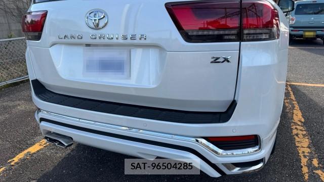 Toyota LAND CRUISER 2024-04 8280631-1