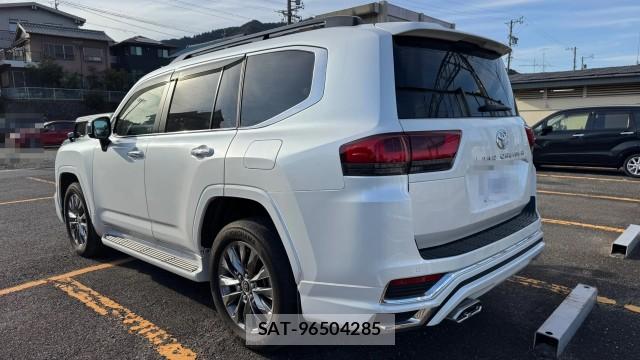 Toyota LAND CRUISER 2024-04 8280631-13