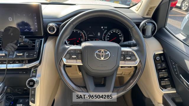 Toyota LAND CRUISER 2024-04 8280631-16