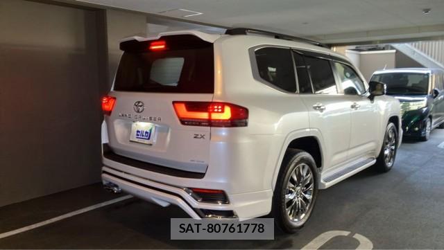 Toyota LAND CRUISER 2025-04 8281104-12