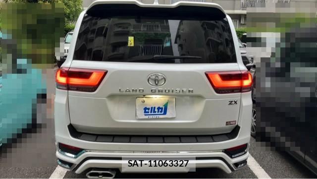 Toyota LAND CRUISER 2025-05 8281169-1