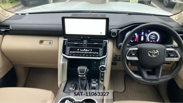 Toyota LAND CRUISER 2025-05 8281169-2
