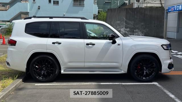 Toyota LAND CRUISER 2023-04 8281551-3