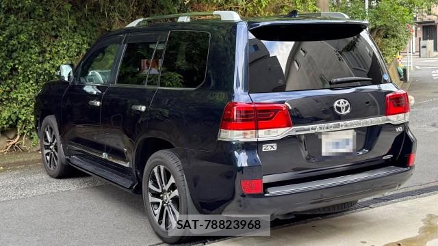 Toyota LAND CRUISER 2017-03 8281623-12