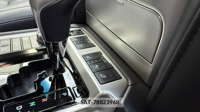 Toyota LAND CRUISER 2017-03 8281623-13
