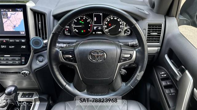 Toyota LAND CRUISER 2017-03 8281623-15