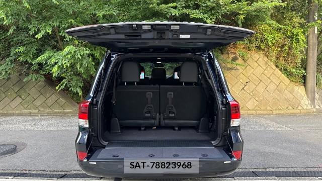 Toyota LAND CRUISER 2017-03 8281623-16