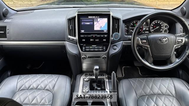 Toyota LAND CRUISER 2017-03 8281623-2