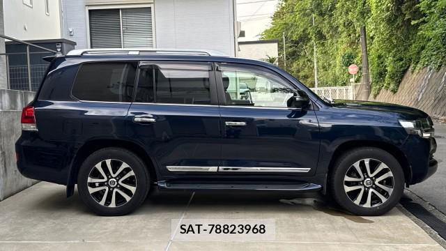 Toyota LAND CRUISER 2017-03 8281623-3