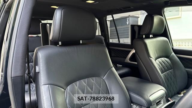 Toyota LAND CRUISER 2017-03 8281623-5