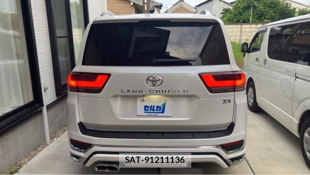 Toyota LAND CRUISER 2024-02 8281654-1