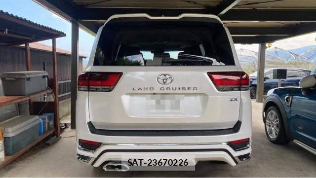 Toyota LAND CRUISER 2023-09 8281706-1