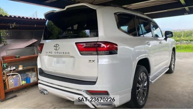 Toyota LAND CRUISER 2023-09 8281706-12