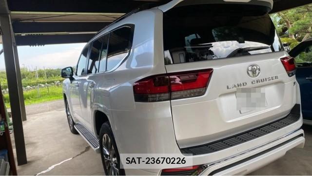 Toyota LAND CRUISER 2023-09 8281706-13