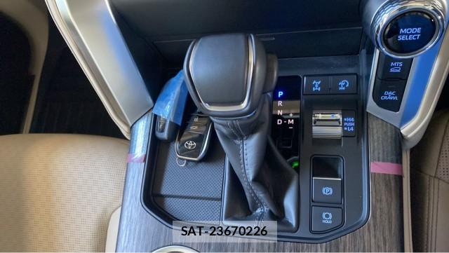 Toyota LAND CRUISER 2023-09 8281706-14