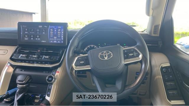 Toyota LAND CRUISER 2023-09 8281706-16