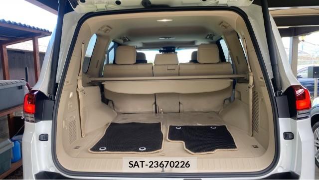 Toyota LAND CRUISER 2023-09 8281706-17