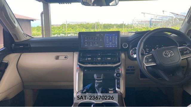Toyota LAND CRUISER 2023-09 8281706-2