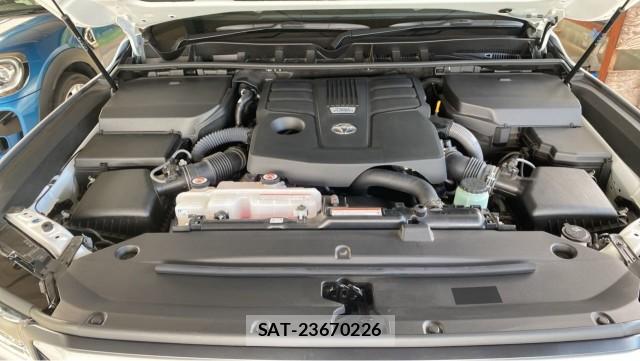 Toyota LAND CRUISER 2023-09 8281706-7