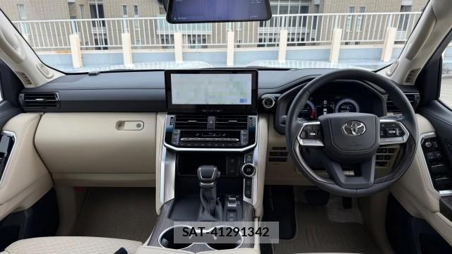 Toyota LAND CRUISER 2025-06 8281763-2