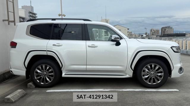 Toyota LAND CRUISER 2025-06 8281763-3