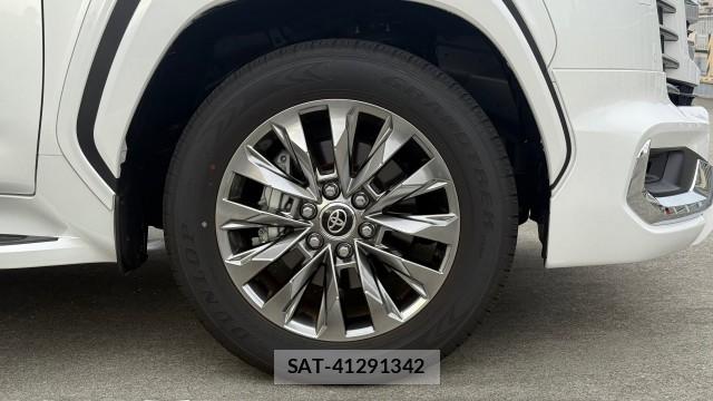 Toyota LAND CRUISER 2025-06 8281763-8