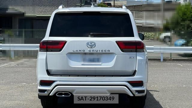 Toyota LAND CRUISER 2024-07 8281847-1