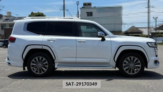 Toyota LAND CRUISER 2024-07 8281847-3