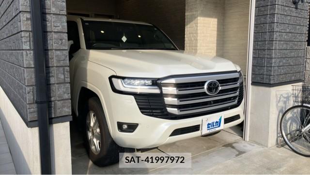 Toyota LAND CRUISER 2023-08 8281871-0