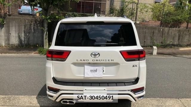 Toyota LAND CRUISER 2025-06 8281920-1