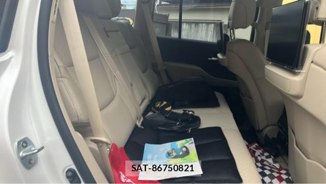 Toyota LAND CRUISER 2025-06 8282154-6