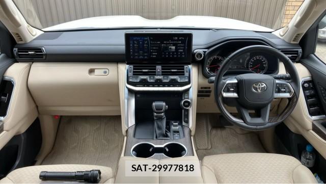 Toyota LAND CRUISER 2023-10 8282313-2
