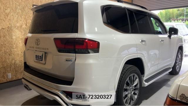 Toyota LAND CRUISER 2023-07 8282427-12