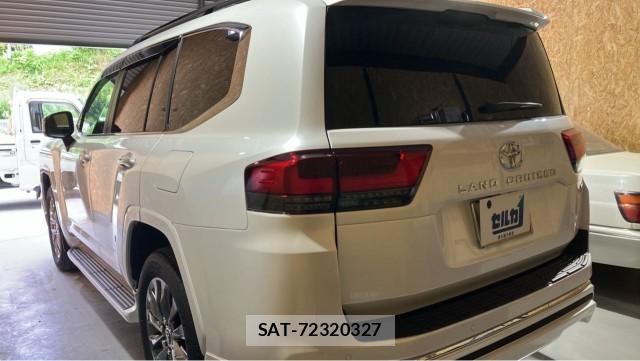 Toyota LAND CRUISER 2023-07 8282427-13