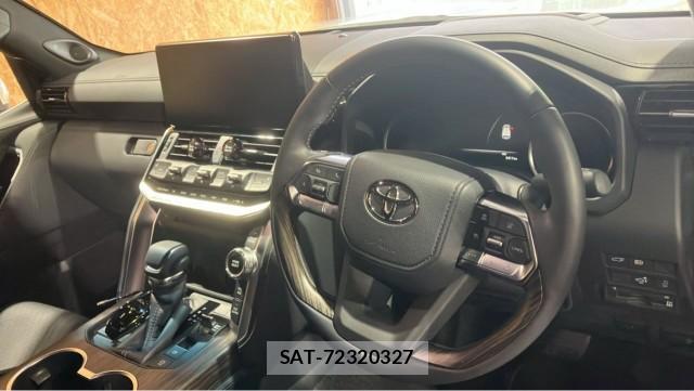 Toyota LAND CRUISER 2023-07 8282427-2