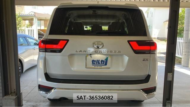 Toyota LAND CRUISER 2025-05 8282441-1