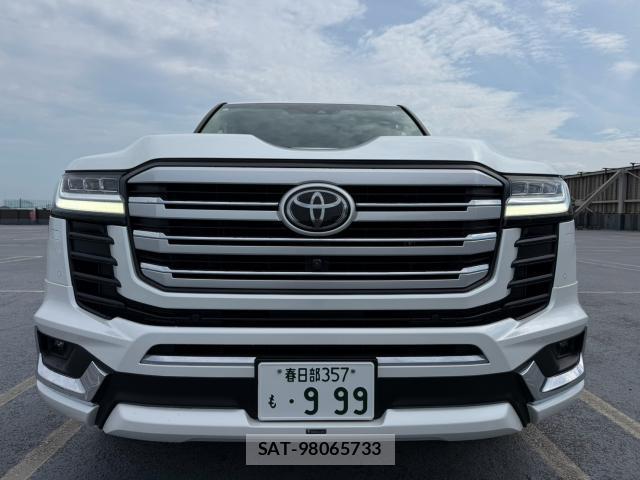 Toyota LAND CRUISER 2023-07 8283354-1