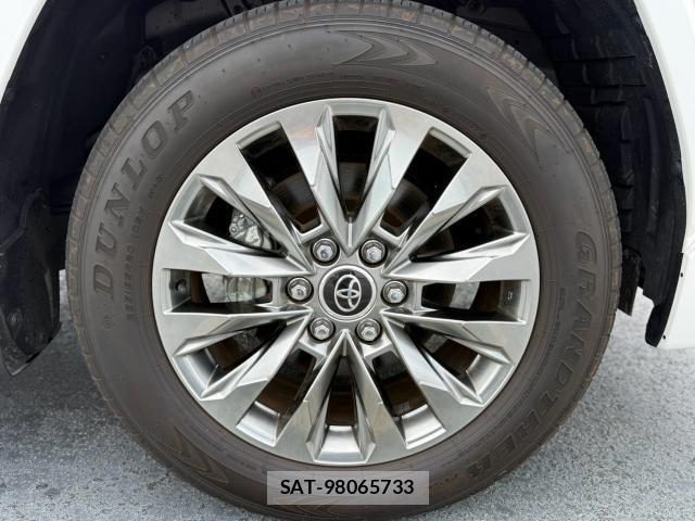 Toyota LAND CRUISER 2023-07 8283354-17