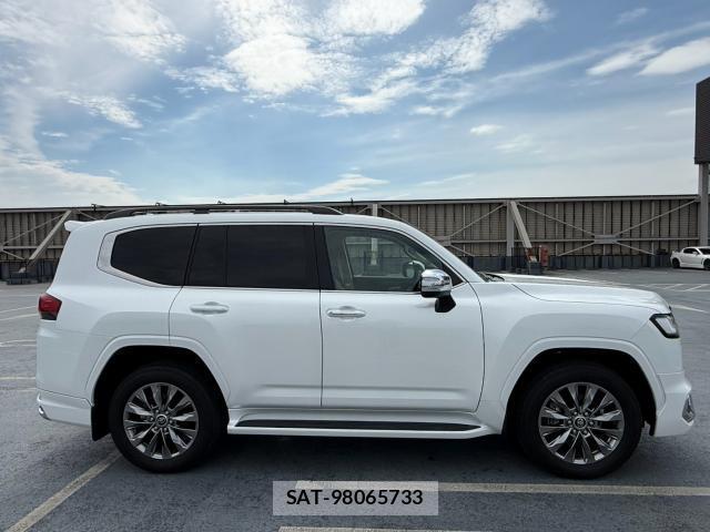 Toyota LAND CRUISER 2023-07 8283354-3