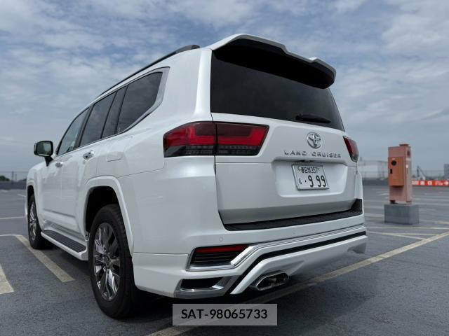 Toyota LAND CRUISER 2023-07 8283354-6
