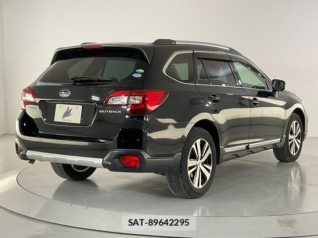 Subaru OUTBACK 2017-11 8284636-1
