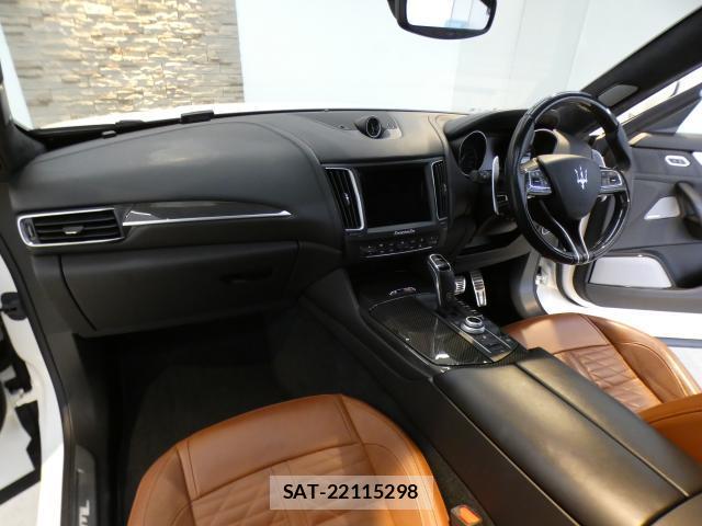 Maserati LEVANTE 2018-11 8280016-13