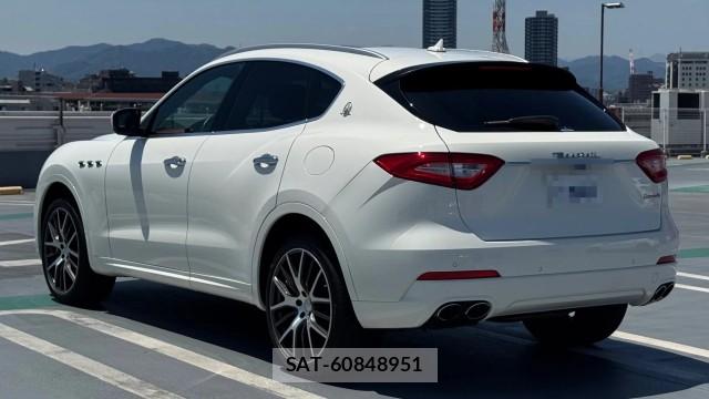 Maserati LEVANTE 2016-10 8281110-13