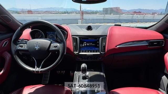Maserati LEVANTE 2016-10 8281110-2