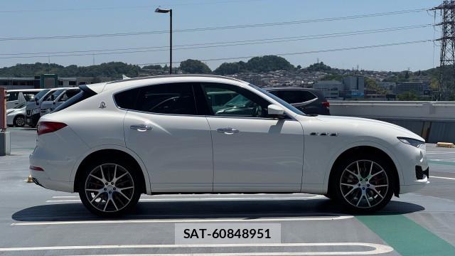 Maserati LEVANTE 2016-10 8281110-3
