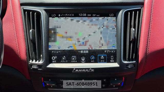 Maserati LEVANTE 2016-10 8281110-4